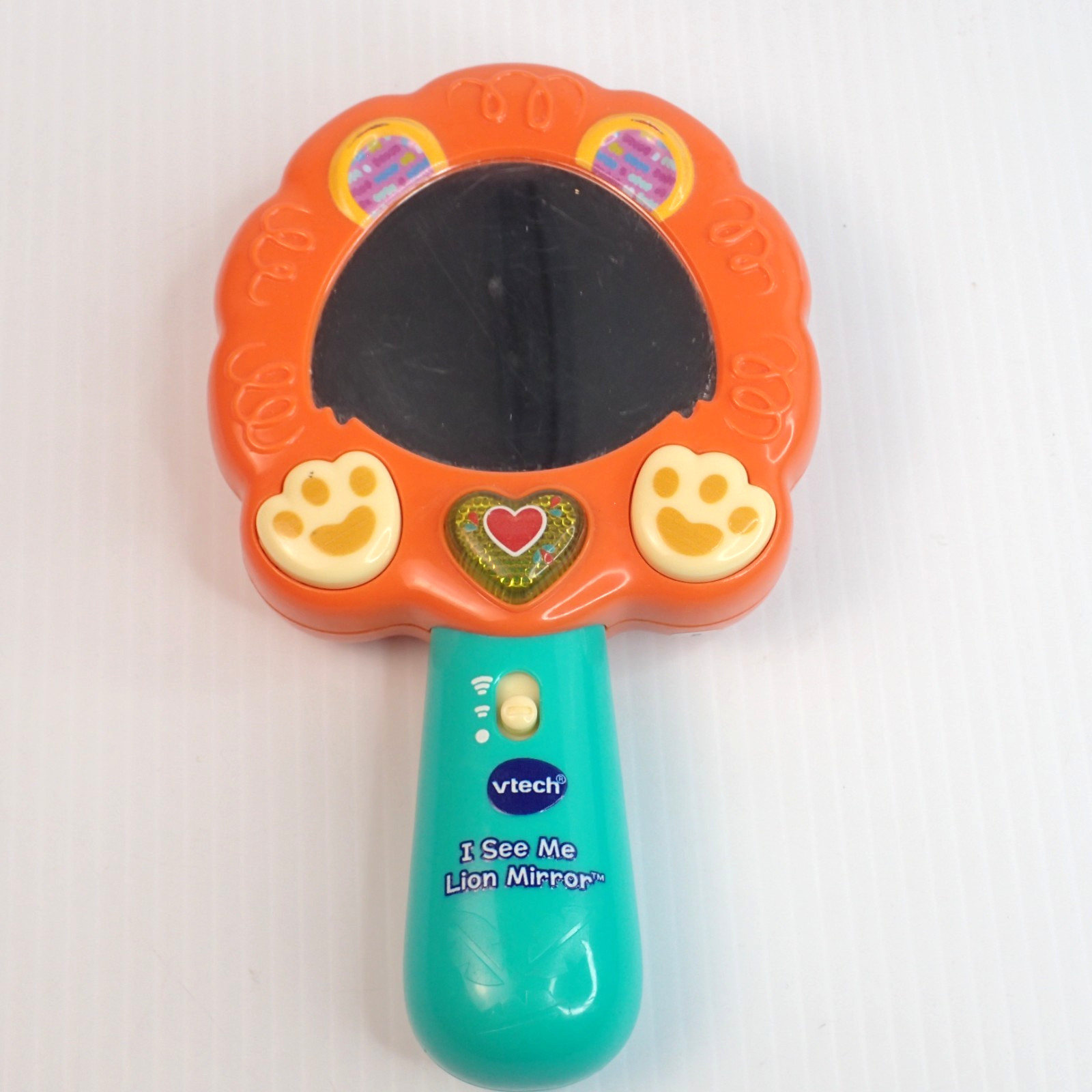 VTech I See Me Lion Mirror Peek-a-Boo Lion Surprise 12-36 months Numbers Music