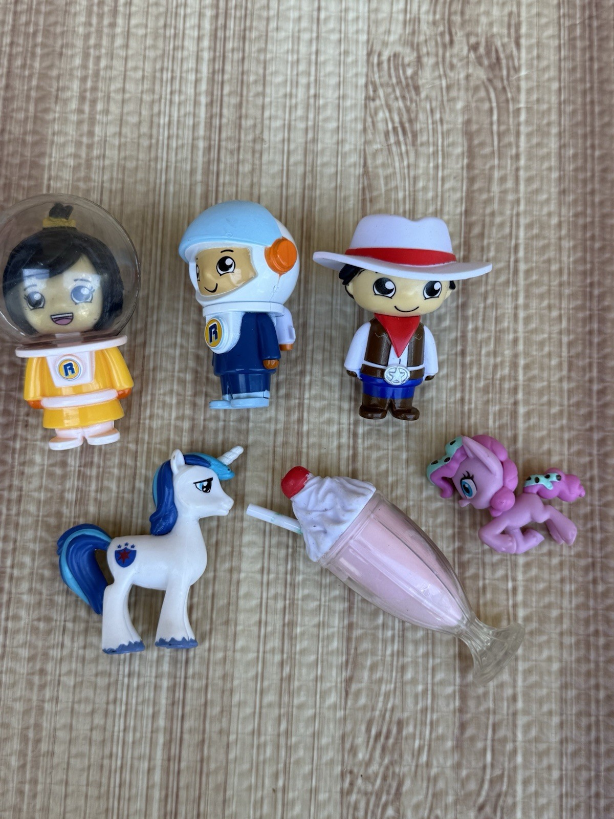 Lot Of Kids Mix Ramdom Toys 6 Piece