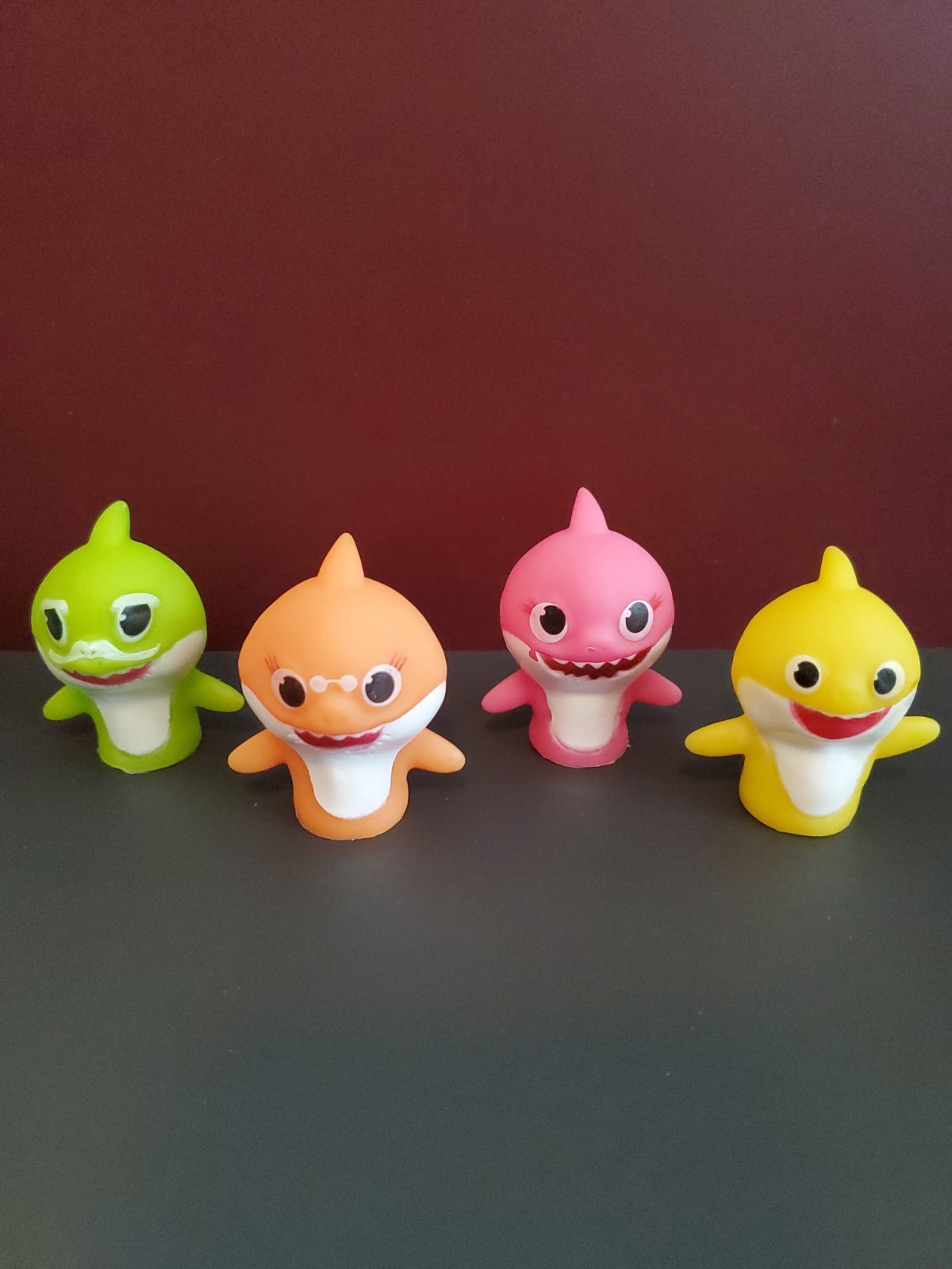 Pinkfong Baby Shark Finger Puppets Family Bath Water Toy Lot of 4