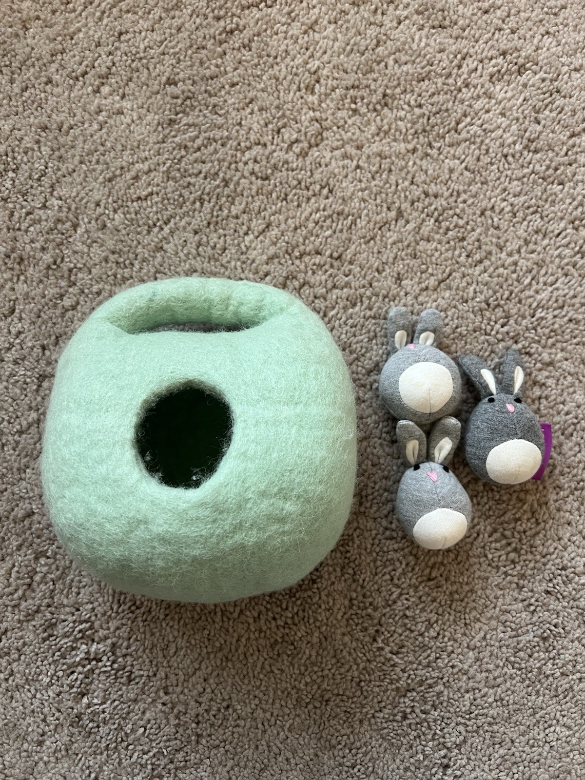 Lovevery Bunnies In A Felt Burrow Babbler Kit 13-15 Months Montessori 3 Rabbits