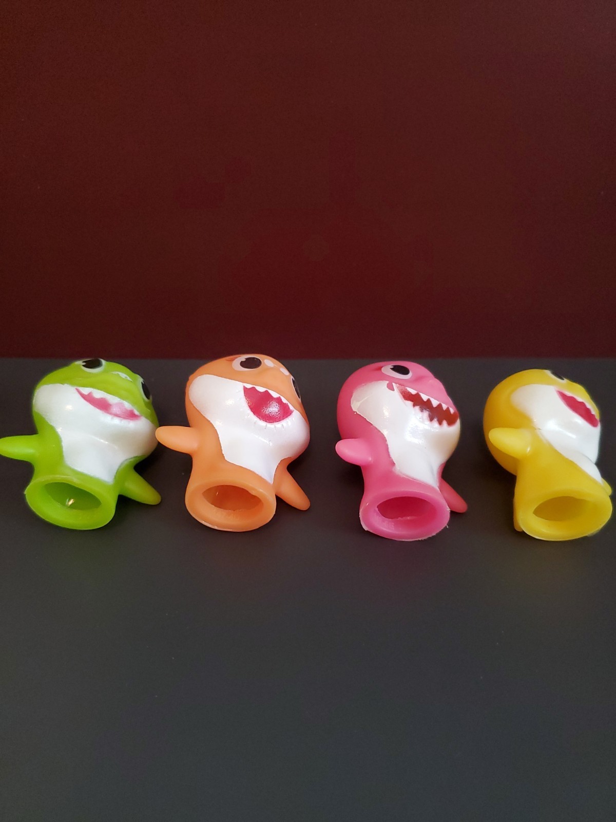 Pinkfong Baby Shark Finger Puppets Family Bath Water Toy Lot of 4