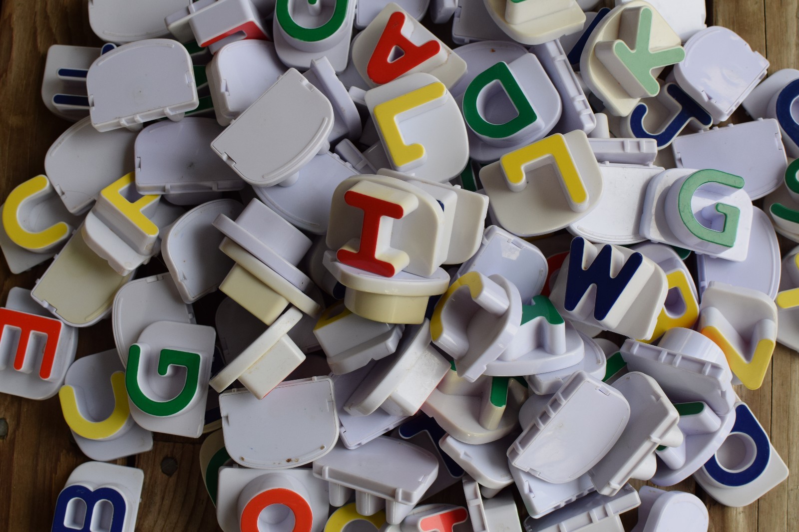 Leap Frog Fridge Phonics Replacement Magnetic CAPITAL Letters – Individual