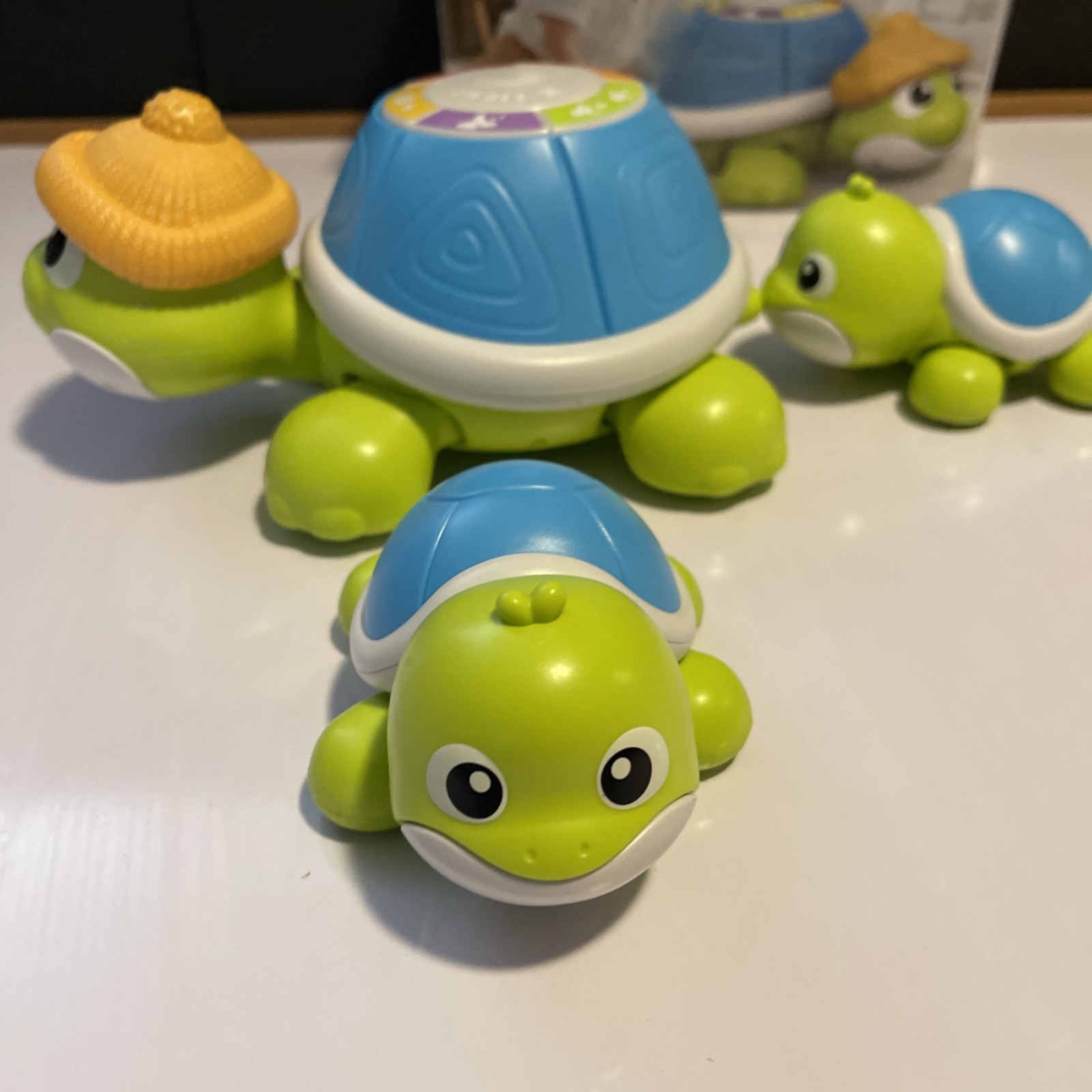 Baby Toys 6-12 Months, Musical Turtle Crawling Toys with Mama and Babies, Baby L