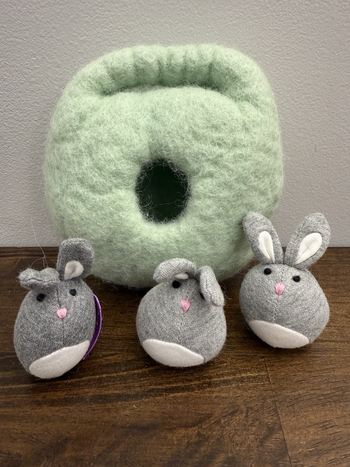 Lovevery Bunnies In A Felt Burrow Babbler Kit 13-15 Months Montessori 3 Rabbits