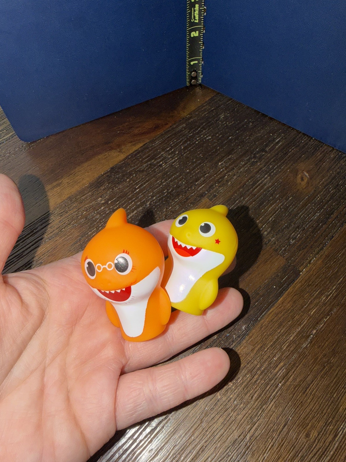 Baby Shark Plastic Finger Puppets Bath Toys Lot of 2