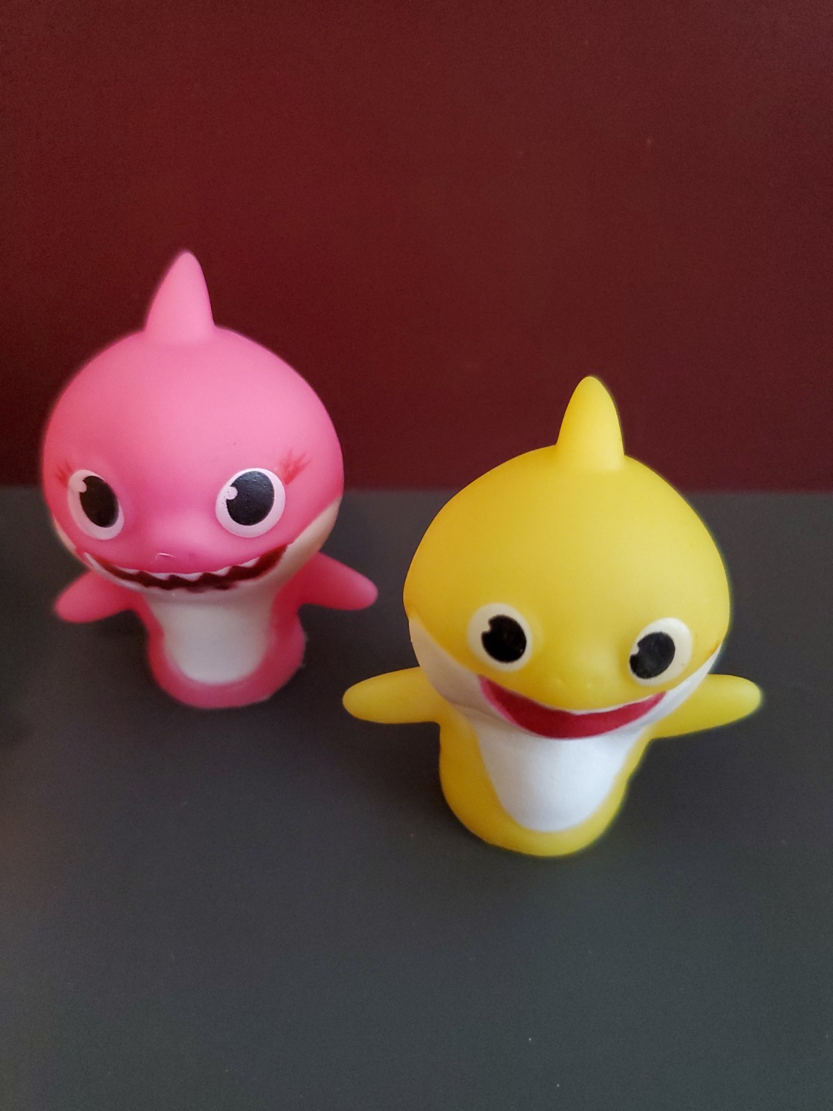 Pinkfong Baby Shark Finger Puppets Family Bath Water Toy Lot of 4