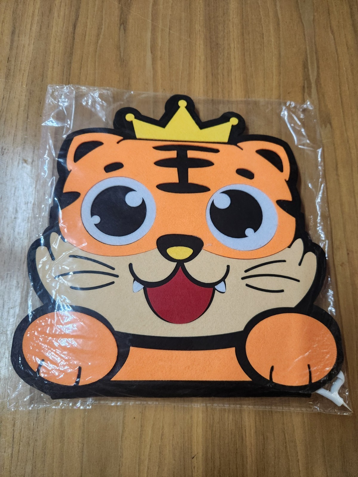 Montessori Felt Cartoon Dressing Learning Board for Toddlers – Tiger Model