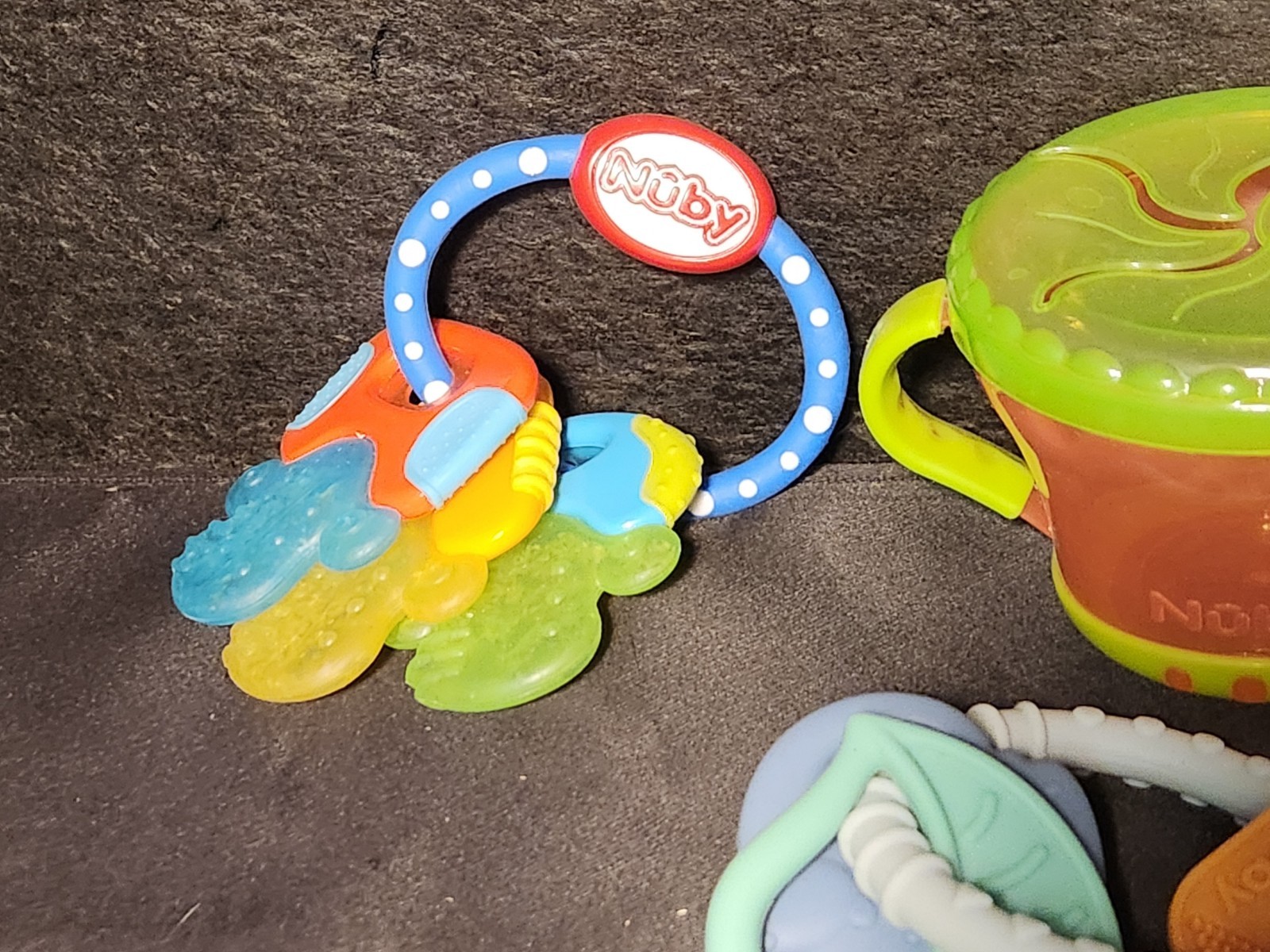 LOT OF 5 – Nuby – Baby/Infant Teether Toys + No-Spill Snack Container