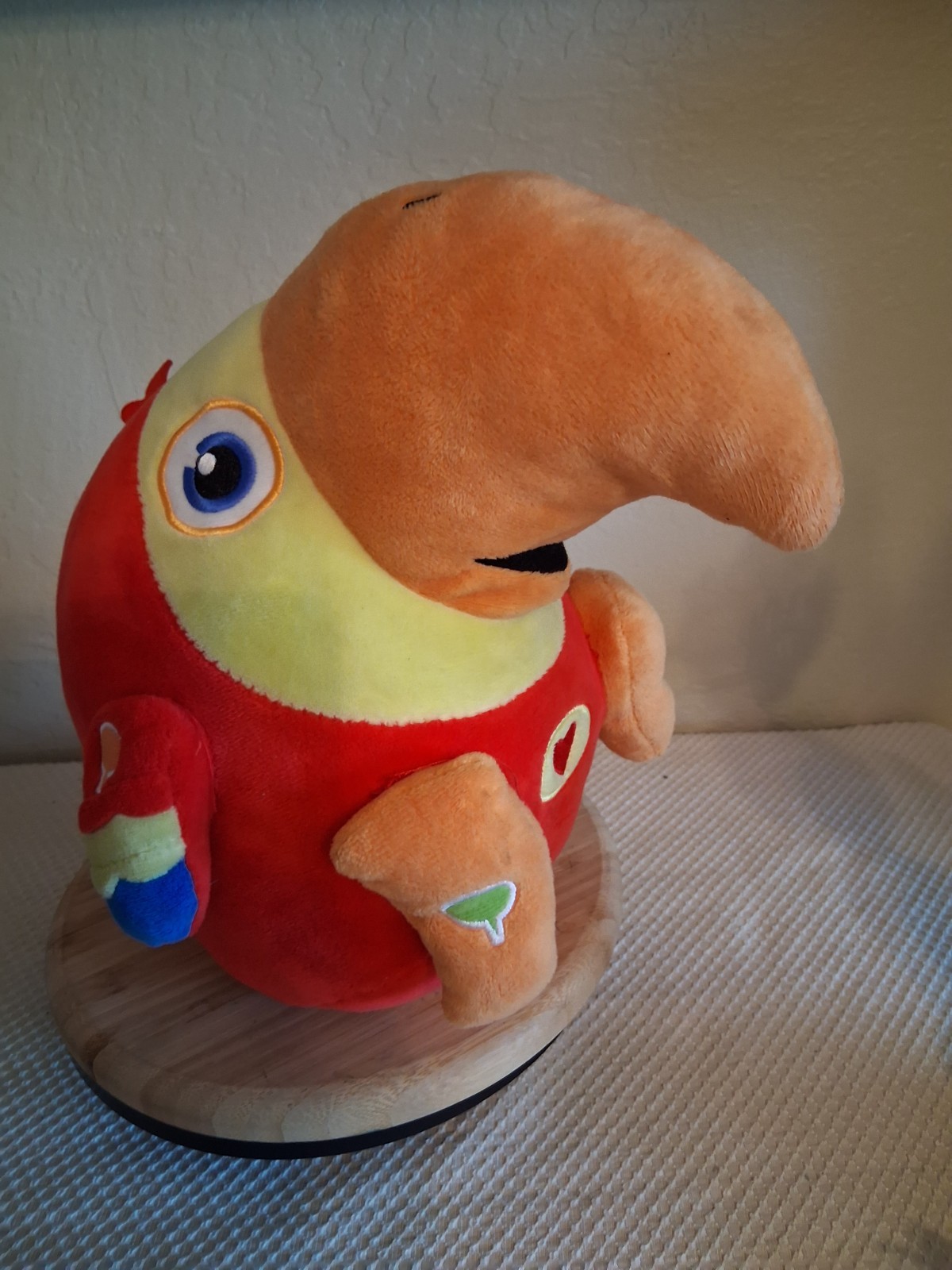 Baby’s first TV vocabulary. Larry Interactive plush toy. 10 inches.