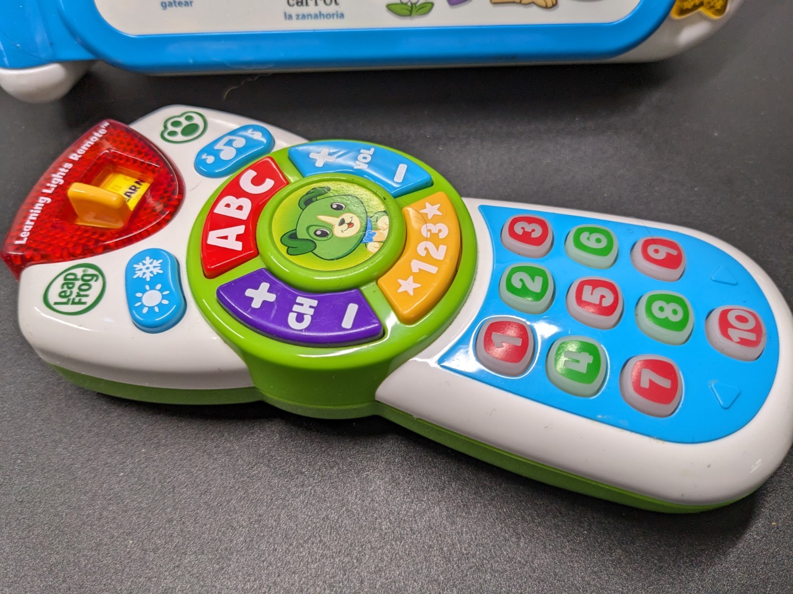 LeapFrog Learning Toy Bundle Scout Remote + 100 Words Book