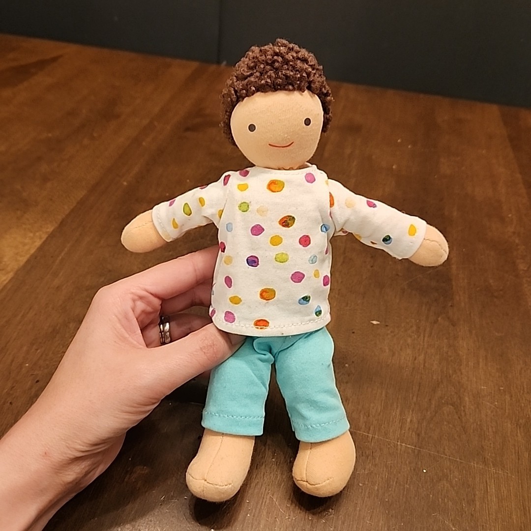 LOVEVERY Baby Avery Gender Neutral Plush Doll 9“ Montessori Organic Cotton