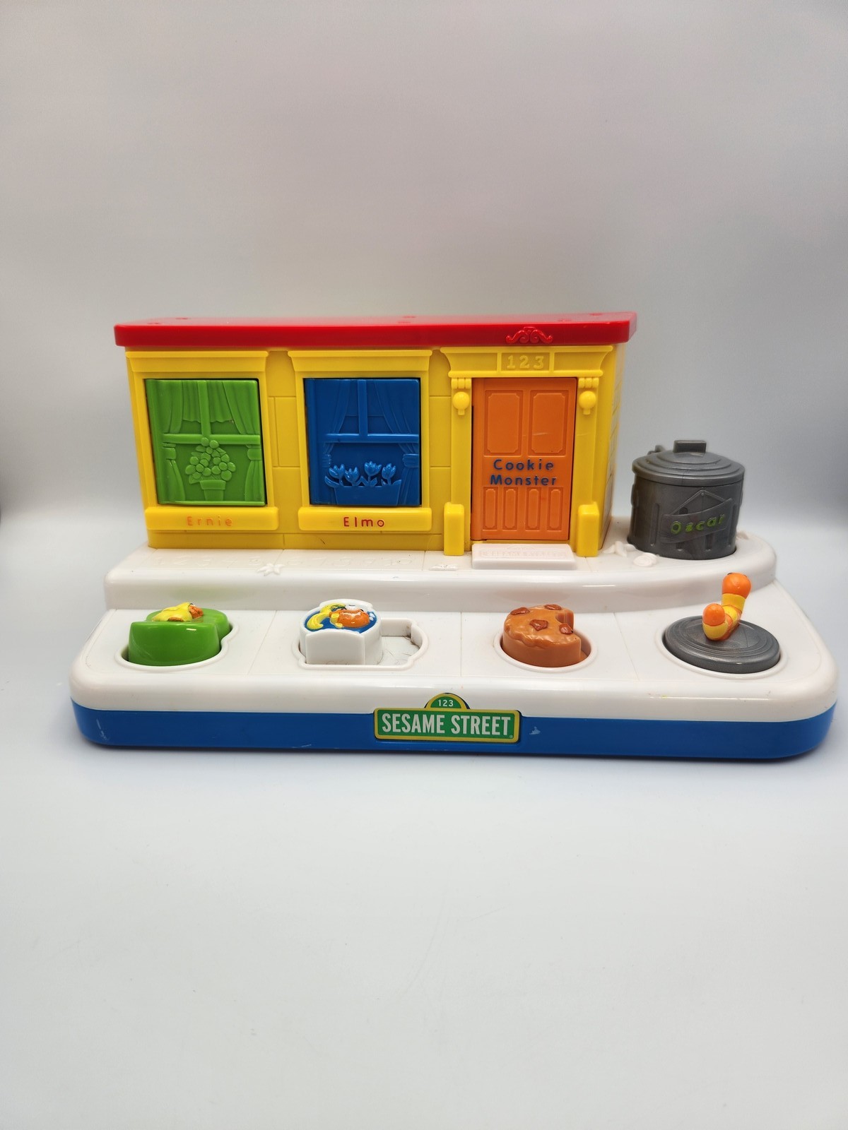 Sesame Street Pop-Up Pals Toy Ernie Elmo Cookie Monster Oscar Developmental A4