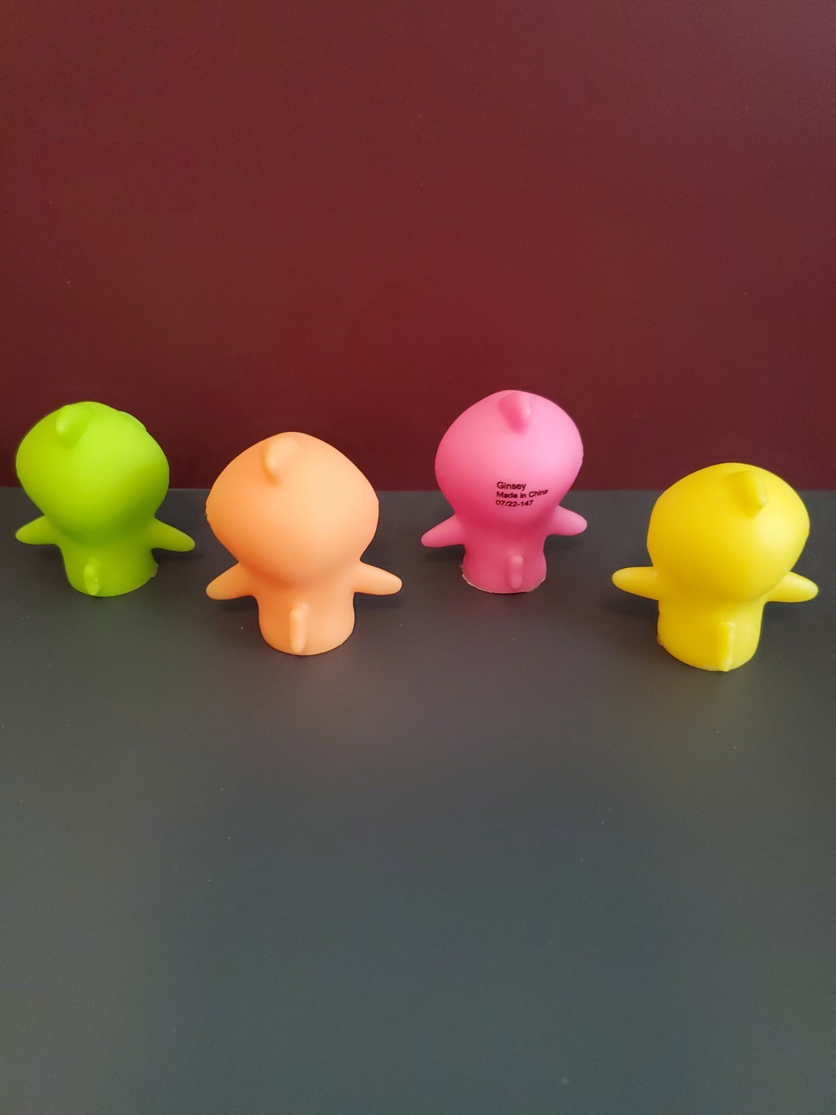 Pinkfong Baby Shark Finger Puppets Family Bath Water Toy Lot of 4