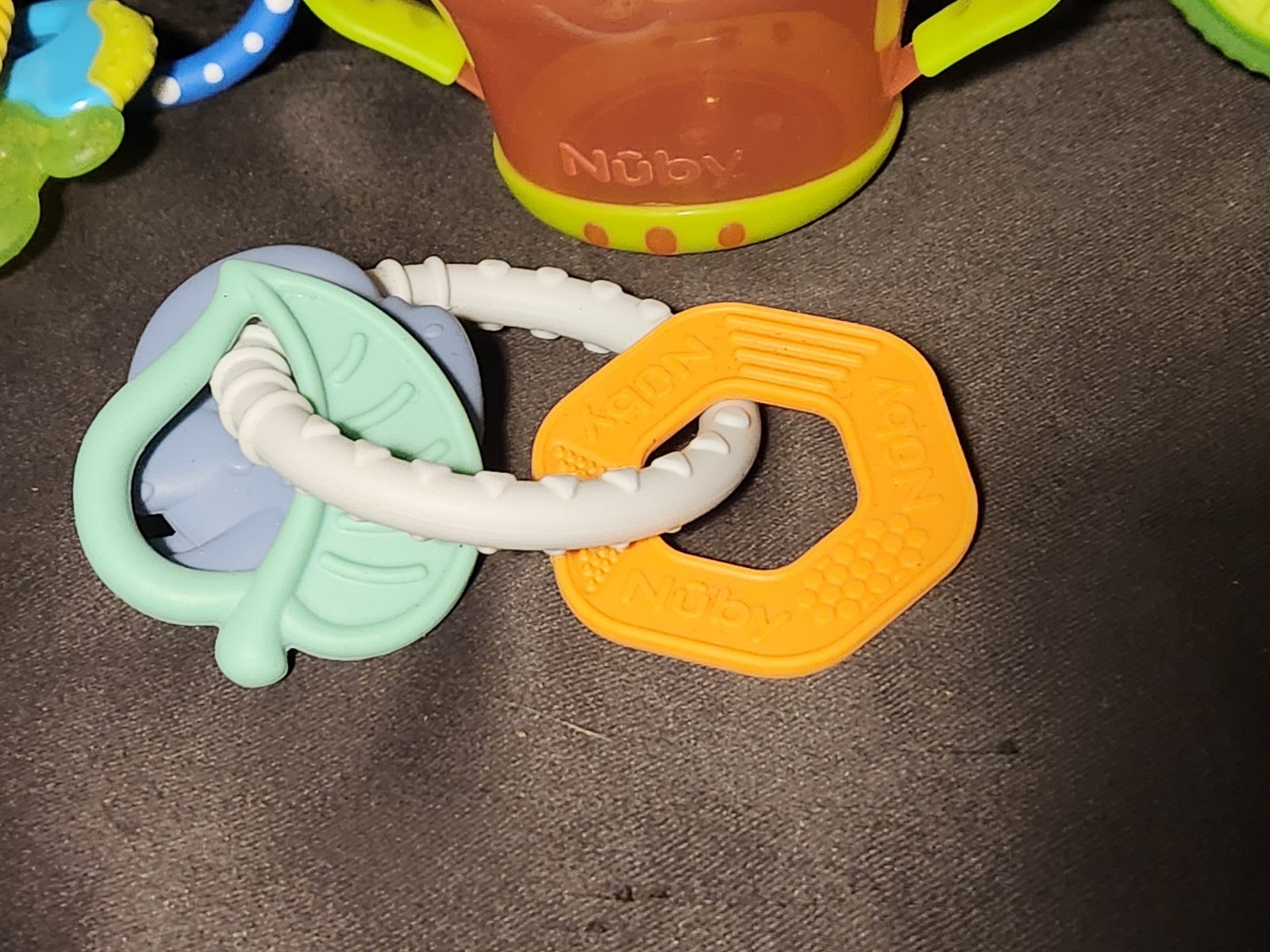 LOT OF 5 – Nuby – Baby/Infant Teether Toys + No-Spill Snack Container