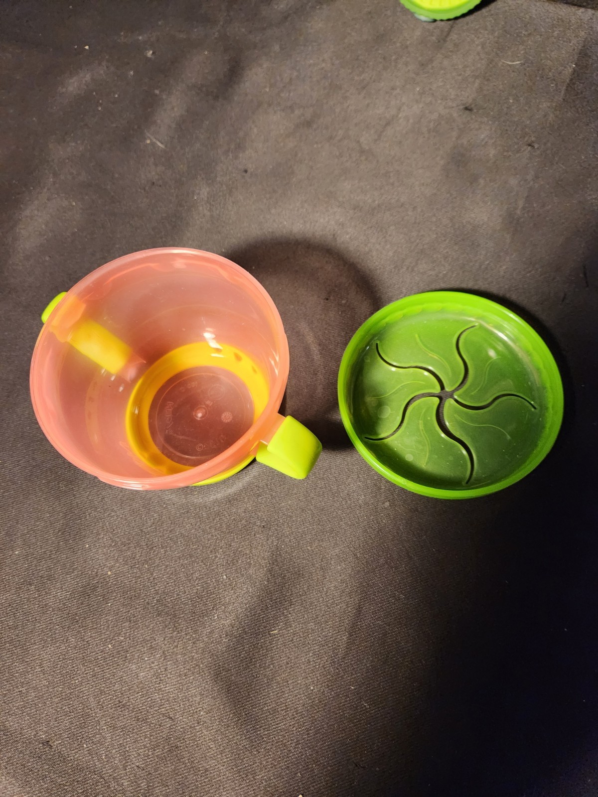 LOT OF 5 – Nuby – Baby/Infant Teether Toys + No-Spill Snack Container