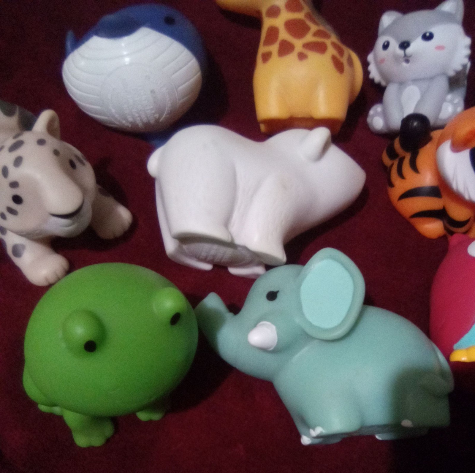 Munchkin Baby Bath Toy Squirts for Toddlers 9 Months. 13 Munchkins Plus 3 Extra