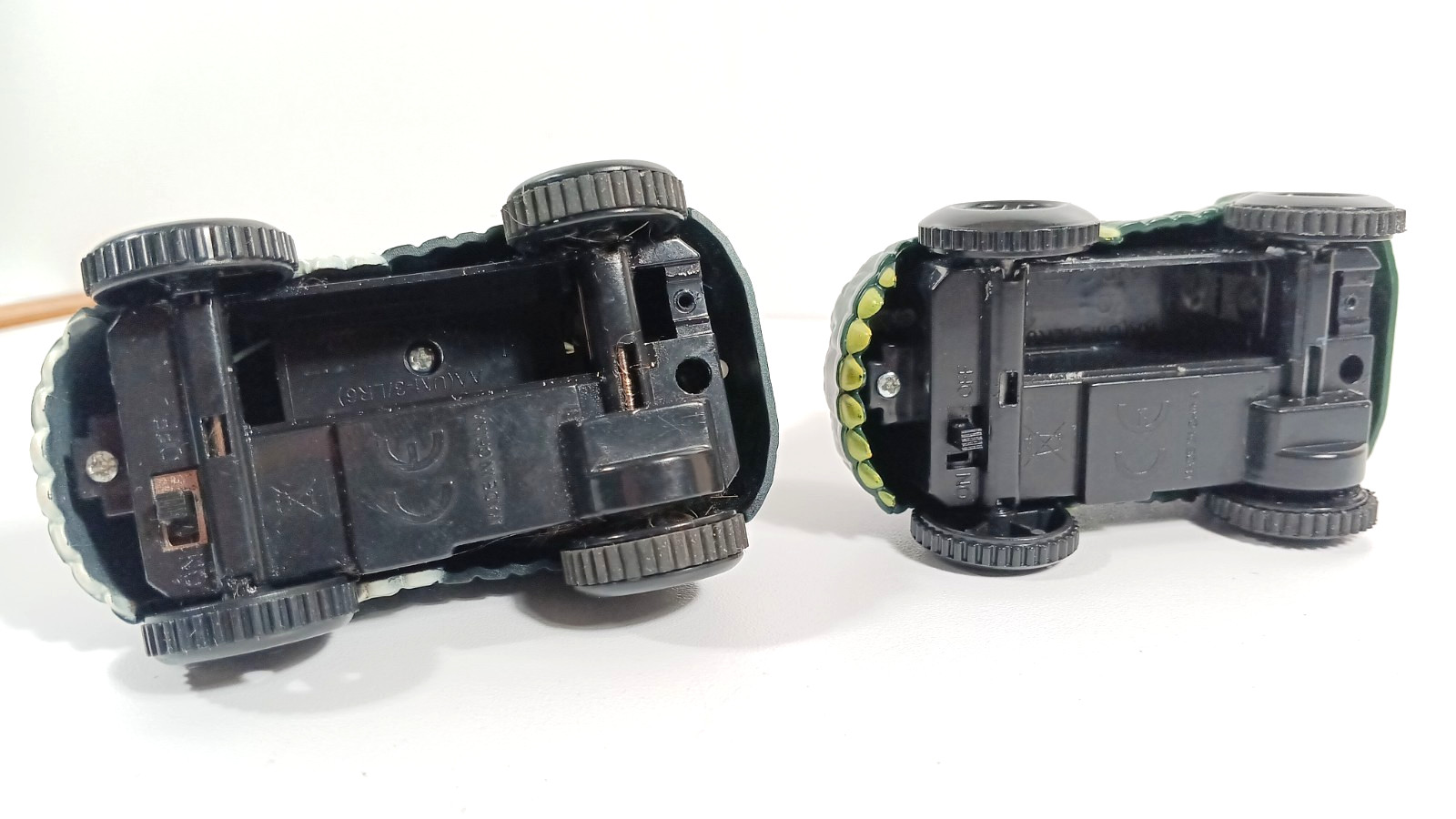 Dinosaur Head Monster Truck Toy Battery Powered Eyes Light Up 2 pack