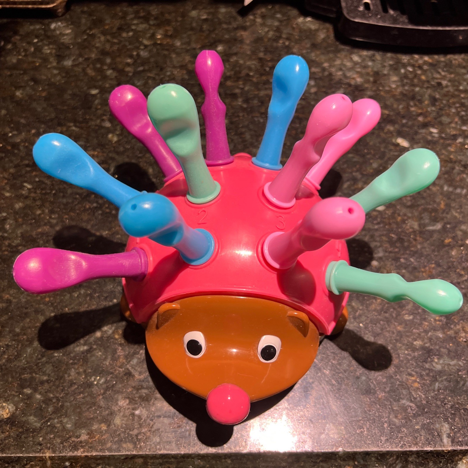 Learning Resources Spike The Fine Motor Hedgehog Pink – 14 Pieces