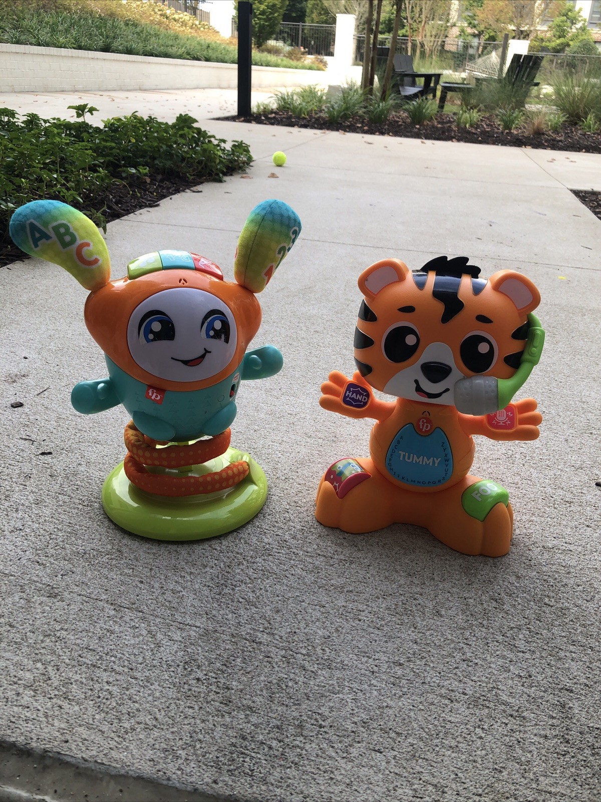 Fisher-Price HFT76 Learning Toys – DJ Bouncin’ Beats Interactive Toy – WORKS