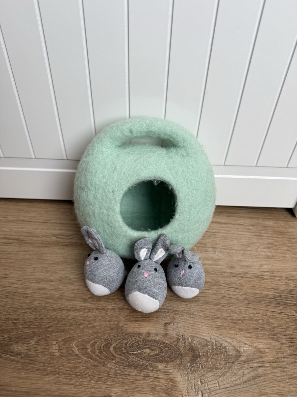 Lovevery 3 Bunnies in a Felt Burrow Babbler Kit Montessori 13-15 Months