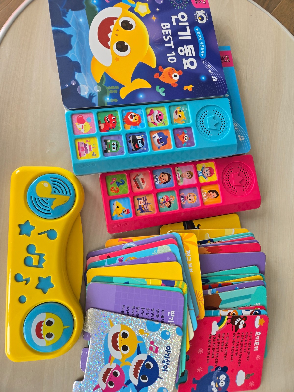Pinkfong Baby Shark Bebefinn Korean Song Sound Card and Books