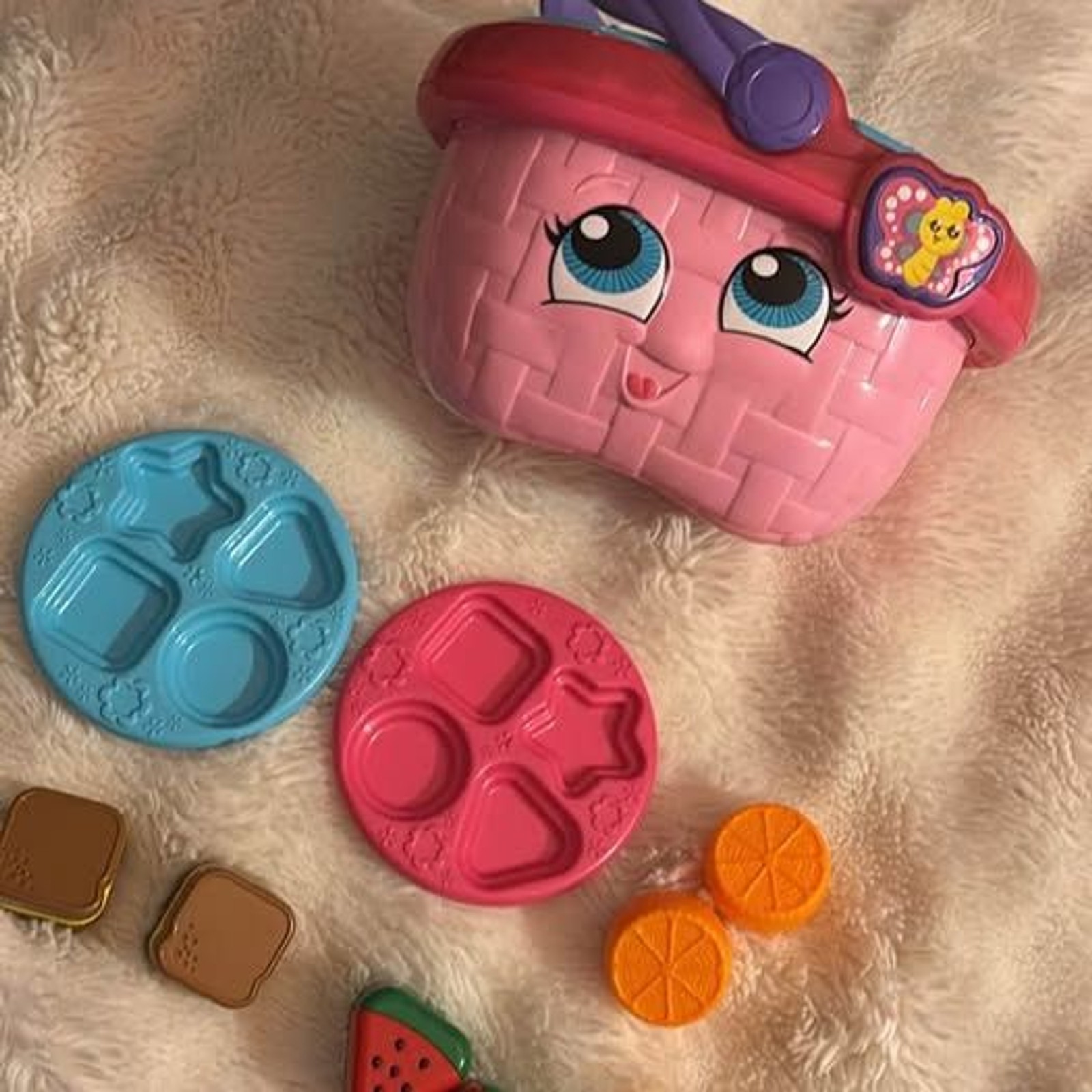 LeapFrog Shapes & Sharing Picnic Basket