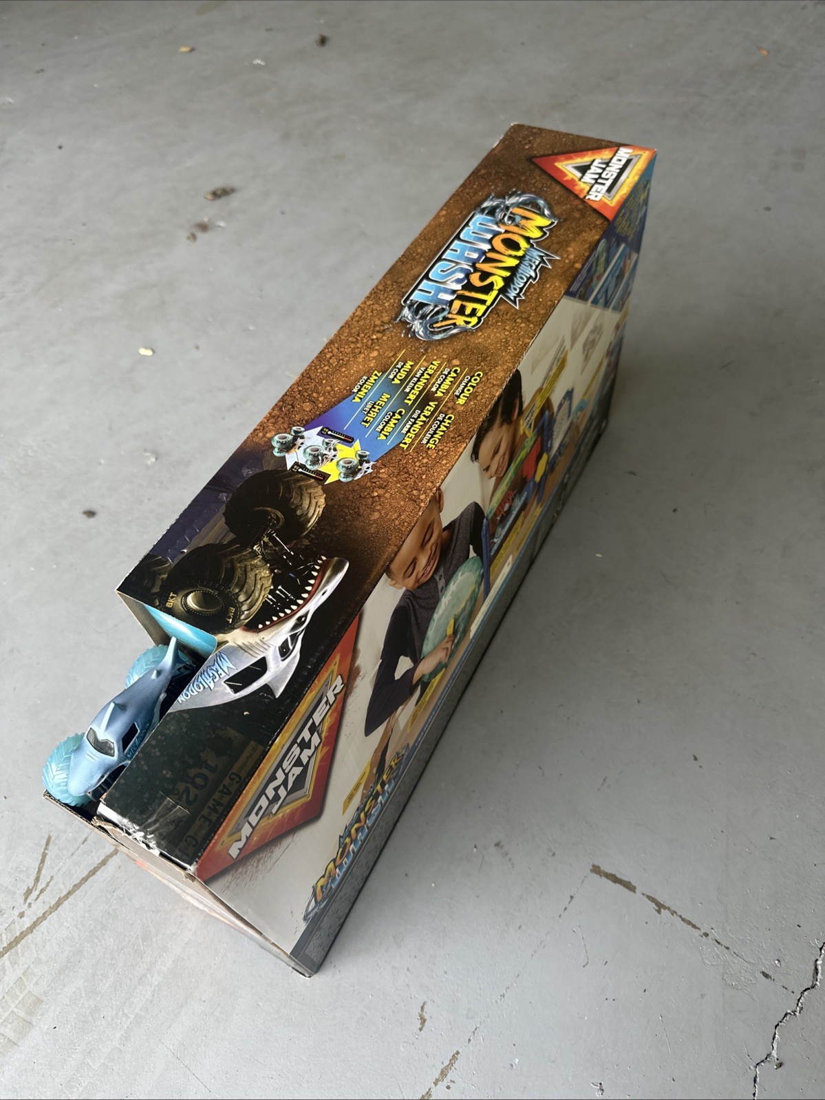 Megalodon Monster Wash Includes Color-Changing Truck Interactive Water Play Kids