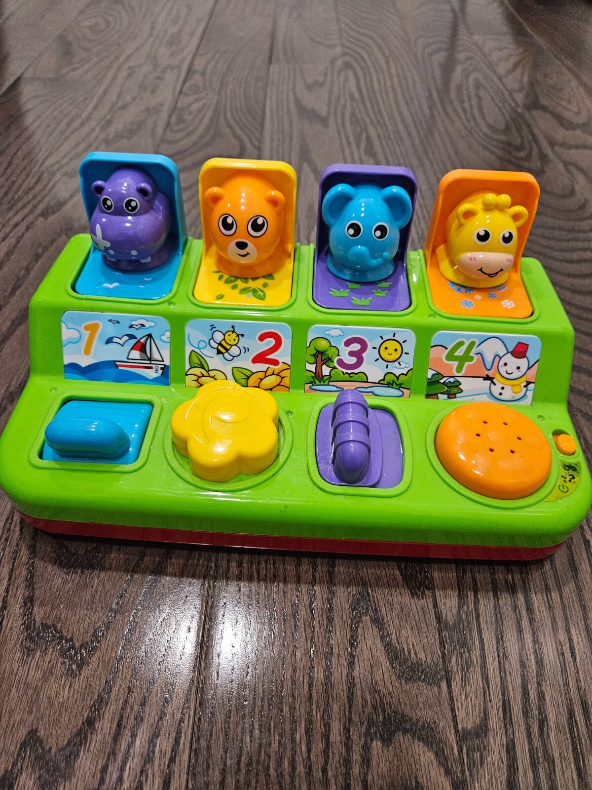 Pop-Up Animals Toy developmental for 9-18 months. Cause and effect learning