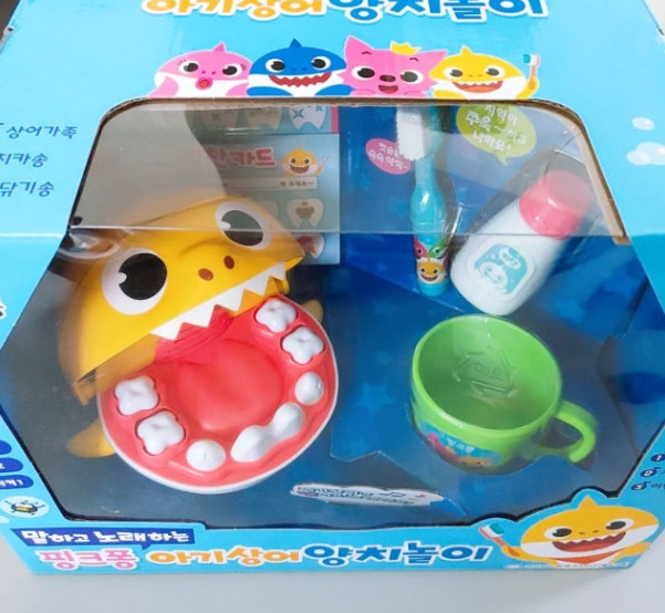 Pinkfong Baby Shark Brushing Teeth Toy – Interactive Musical Dentist Play Set fo