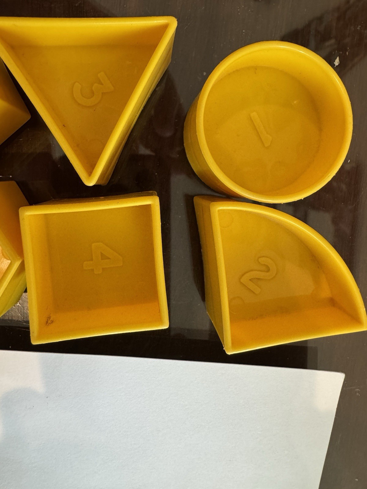 Tupperware SHAPE-O-BALL Shape Sorter with 10 shapes. Cracked. Read description