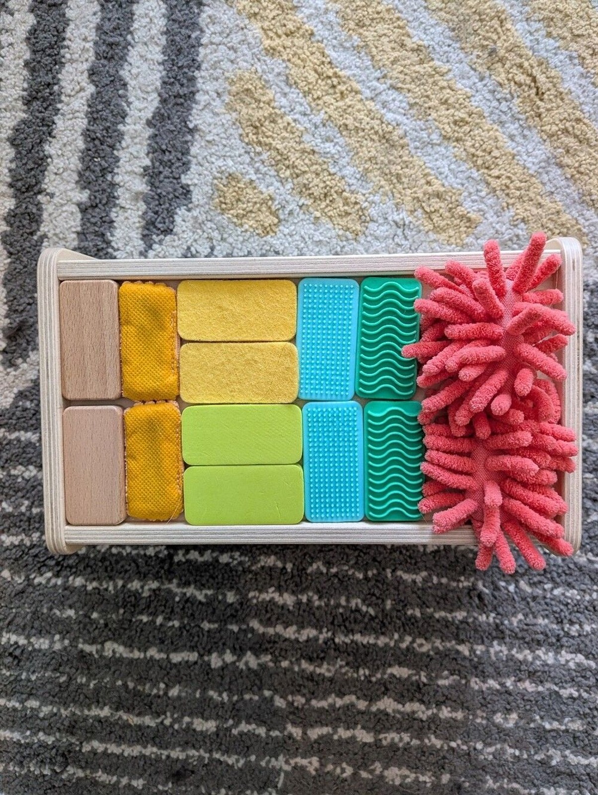 Lovevery Montessori Sensory Box – Complete Tactile Guessing Game (The Analyst)