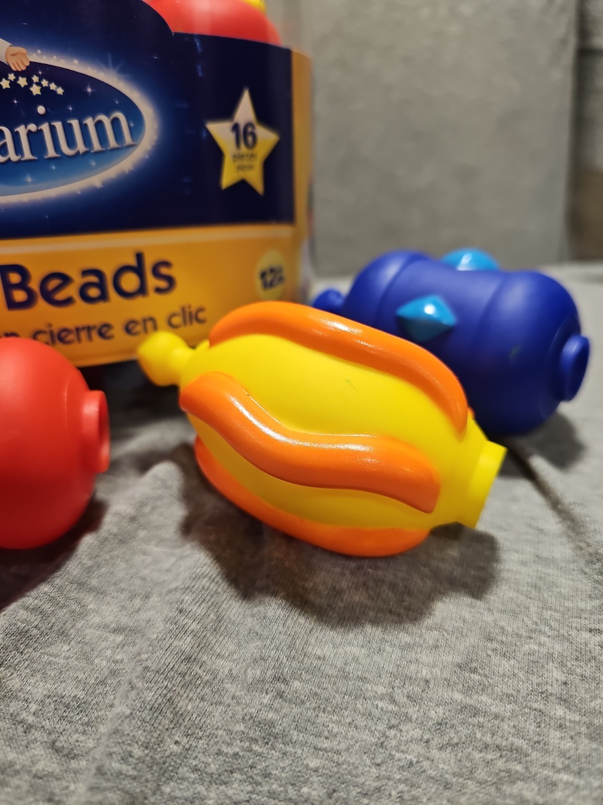 Vintage imaginarium ( TOYS R US) snap Beads. 16 Pieces In A Container Jar.