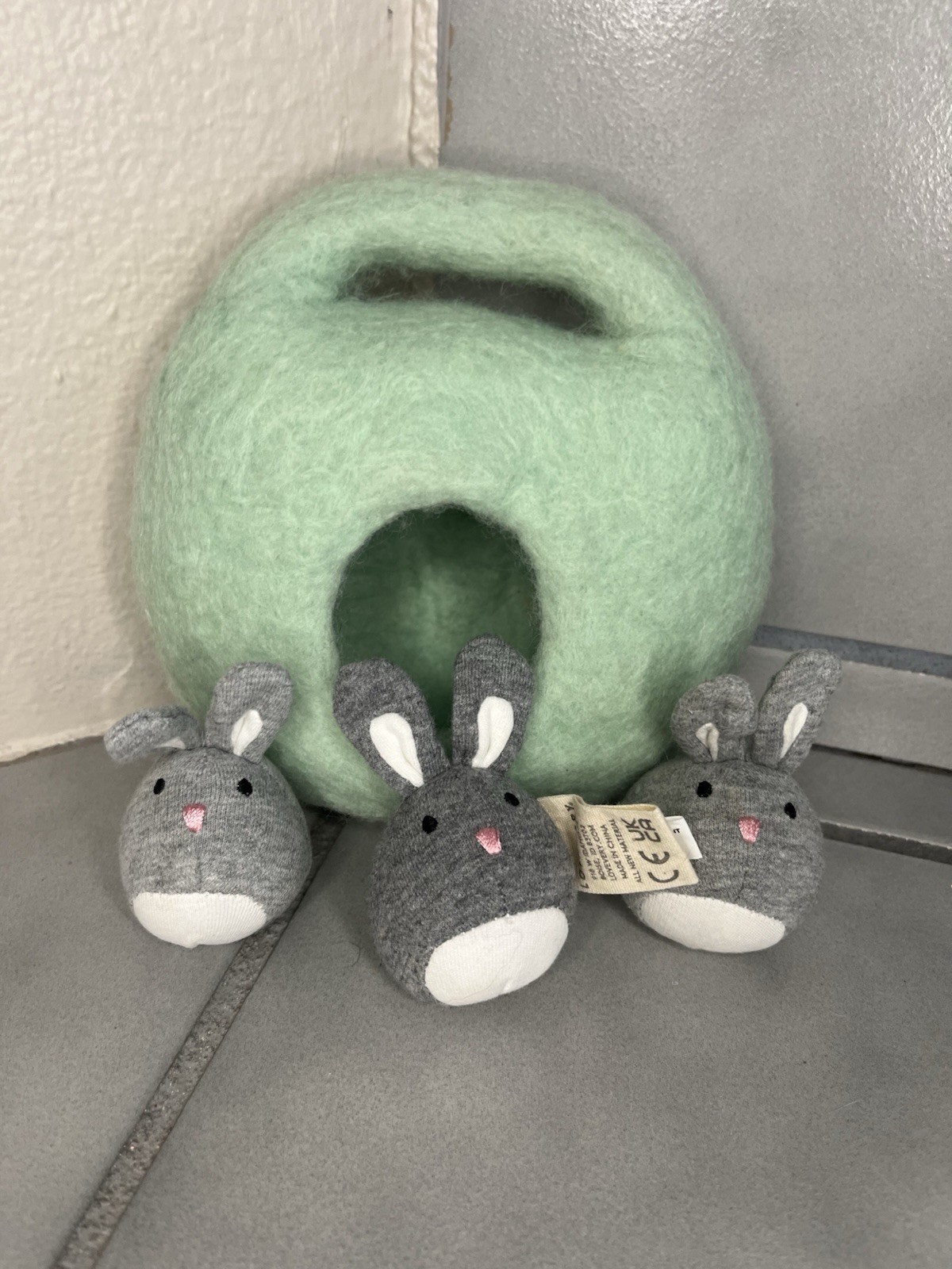 Lovevery Bunnies In A Felt Burrow Babbler 13-15 Months Montessori Toy 3 Rabbits