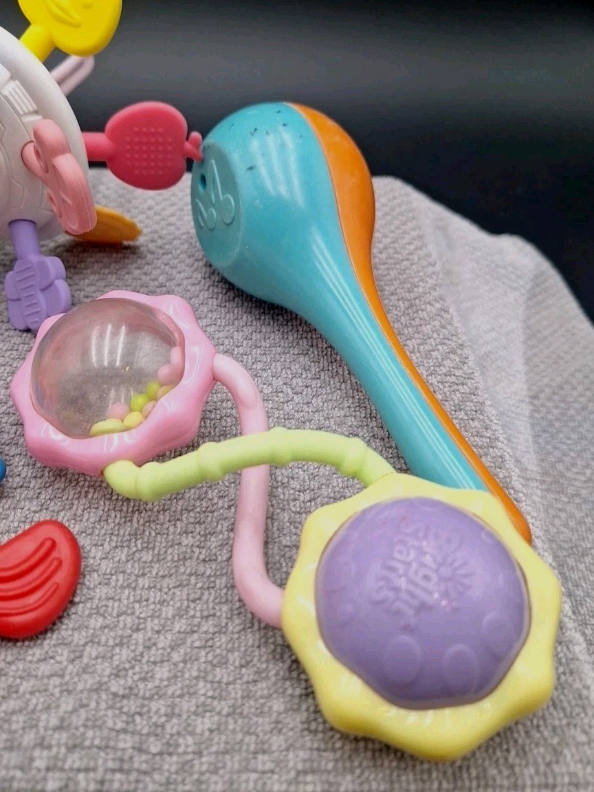 Infant-Baby-Toddler Random Lot Of 7 Baby Toys All Clean & Cute