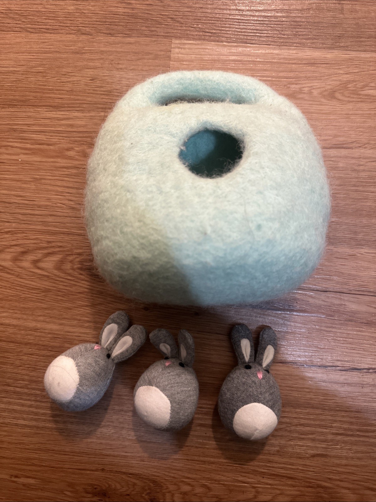 Lovevery 3 Bunnies In A Felt Burrow Plush Learning Toy 13-15 M Babbler Kit Q25