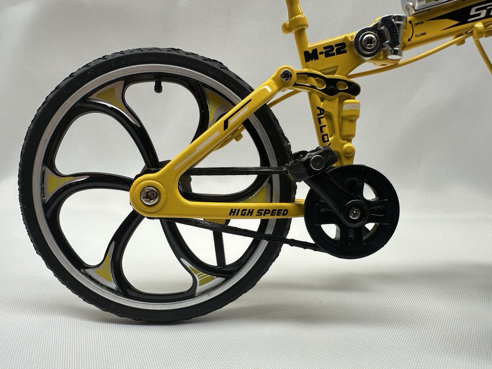 Mini Folding Bike Toy 4 Kids-Coloful Collectible Model
