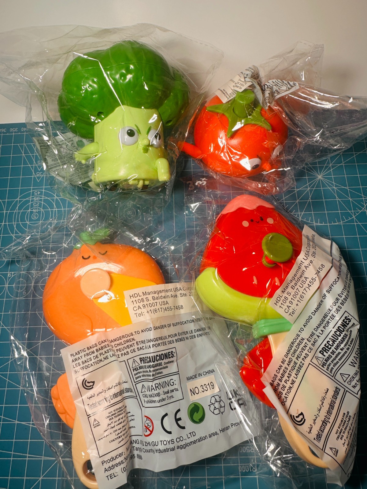 4 Piece Haidilao Kids toy Plastic Hand Held orange and watermelon Fan, two cars