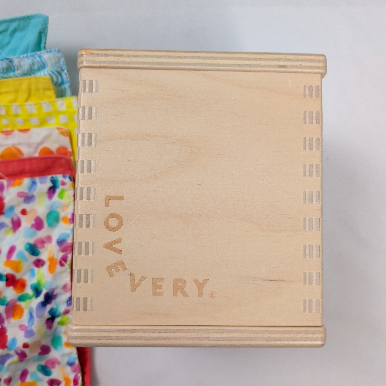 Lovevery Magic Tissue Box Wooden Sensory Toy with Fabric Squares Senser Kit