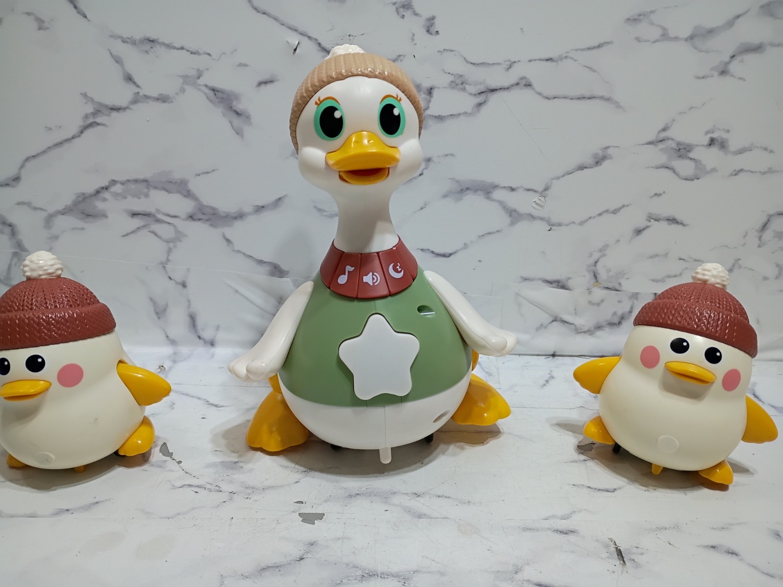 HOLA Baby Toys 6-12 Months Musical Dancing Duck Toy Set with Mama and Babys T