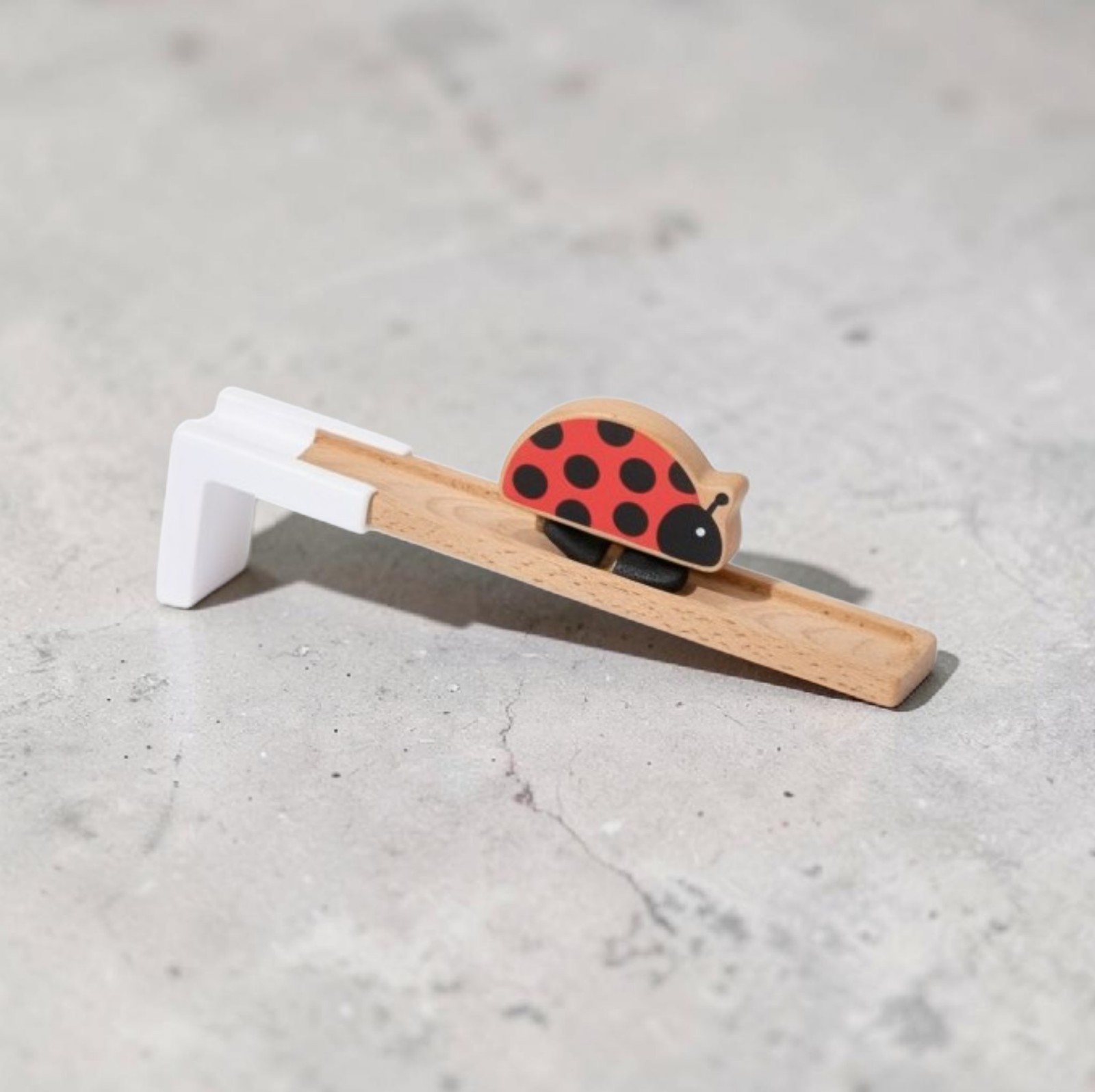 NEW VIRAL Lovevery Look At Me Ladybug Toy 0-2 Mos.